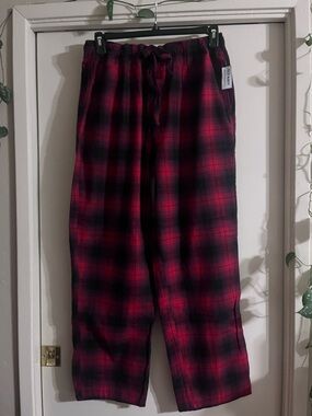 Old Navy Red and Black Plaid Men’s Pajama Pants, NWT